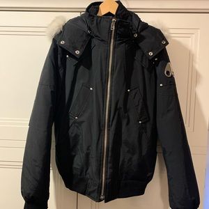 Moose knuckle bomber